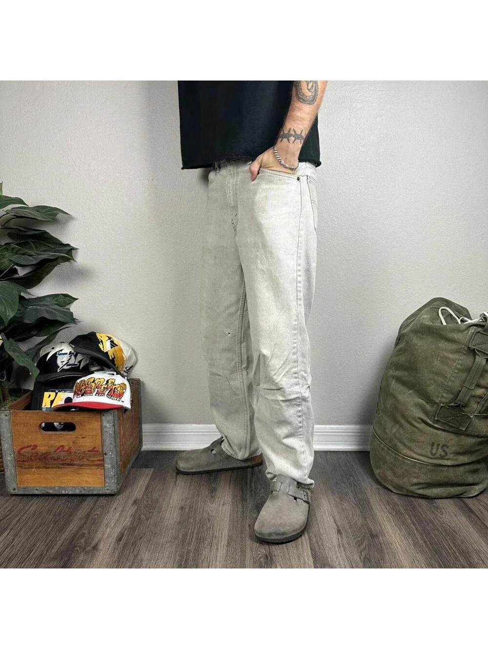 Vintages distressed Levi’s orange tab 550 straight fit light cream jeans 34x30